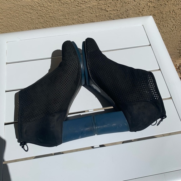 Camper Miriam Perforated Black leather blue heel booties 7.5-8 (European 38) - Picture 11 of 16